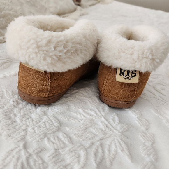 RJ's suede sleepers. Little girl size 3 - Picture 2 of 4
